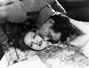 Leo (John Gilbert) kisses Felicitas (Greta Garbo) in Flesh and the Devil (1926)